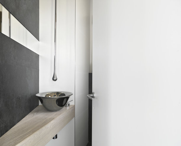 现代洗澡图片下载