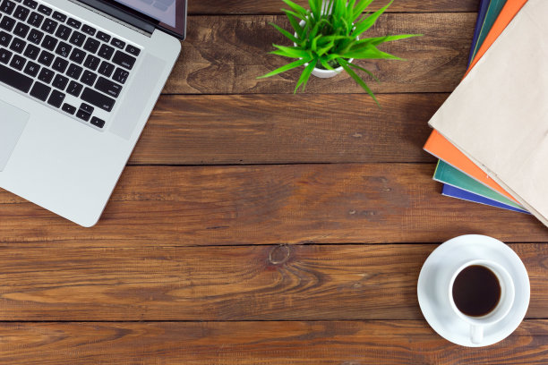 自由职业的工作环境视图与业务项目木制书桌图片下载