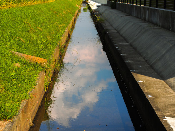 入口的陷落图片下载