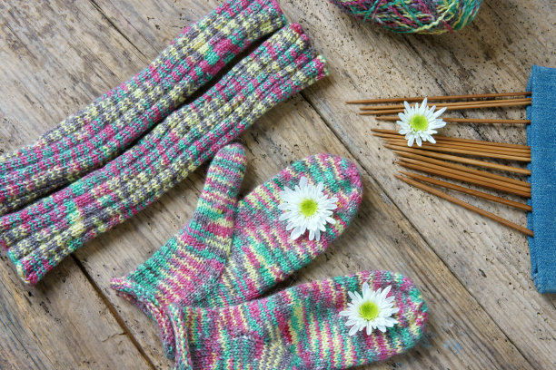 针织羊毛手套圣诞礼物冬天图片下载