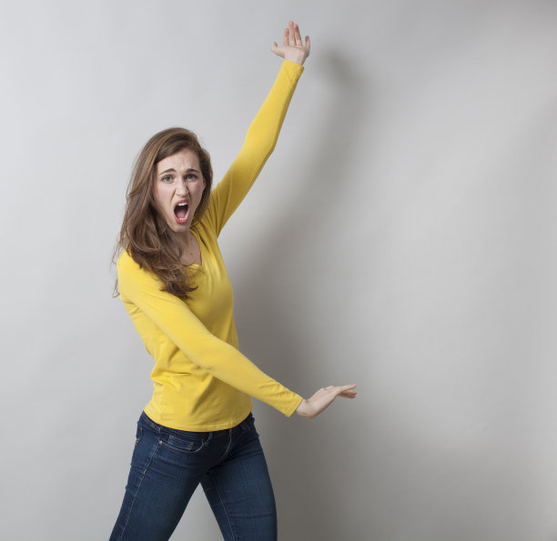 兴奋和挫折的概念为不快乐的年轻女子图片下载