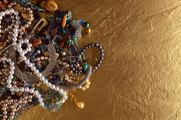 黄金背景上的珠宝图片下载
