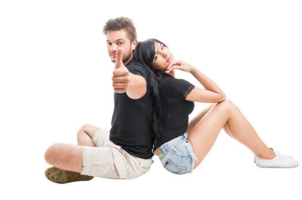 幸福的情侣在对方身后表现得像图片下载