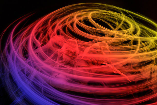 光线在鞋子周围旋转图片下载