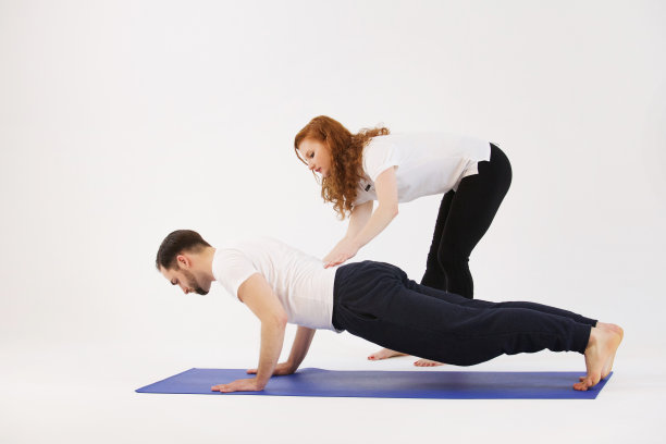 与教练的普拉提课图片下载