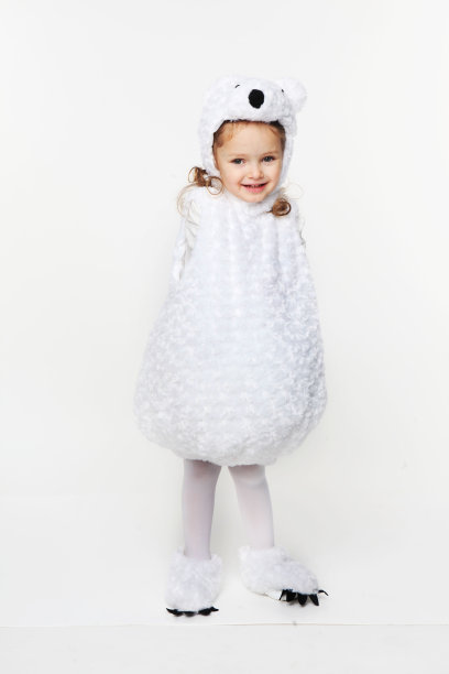 女孩穿着熊的服装摆姿势图片下载