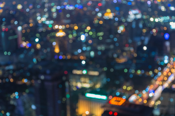 夜景中的曼谷天际线-模糊不清的照片散景图片下载