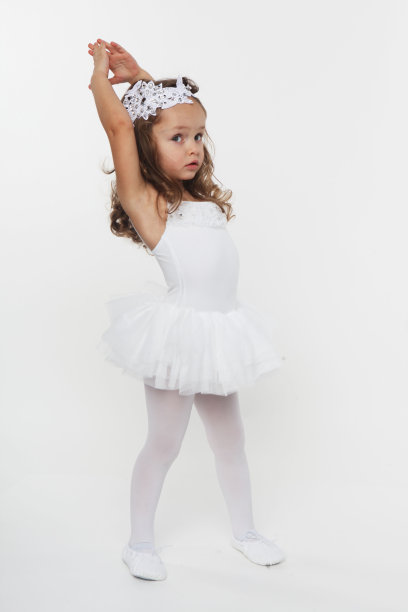 穿着芭蕾舞裙的女孩图片下载