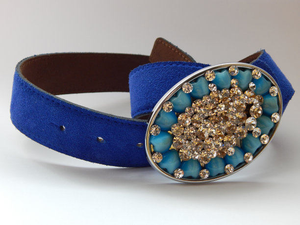 时尚的蓝色带与莱茵石图片下载