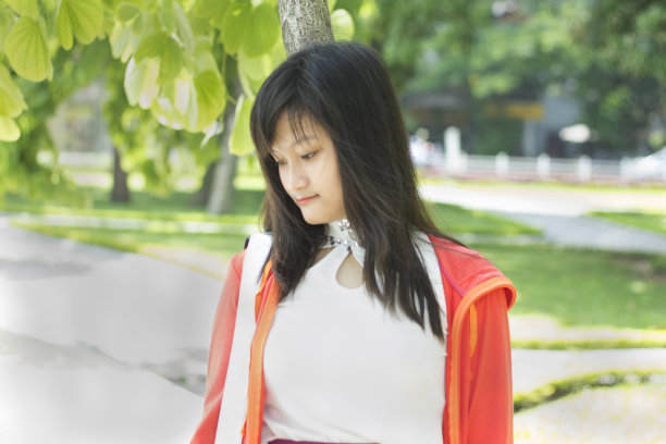 伤心的女孩图片下载