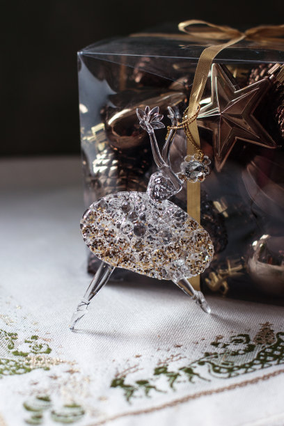 圣诞装饰的舞者图片下载