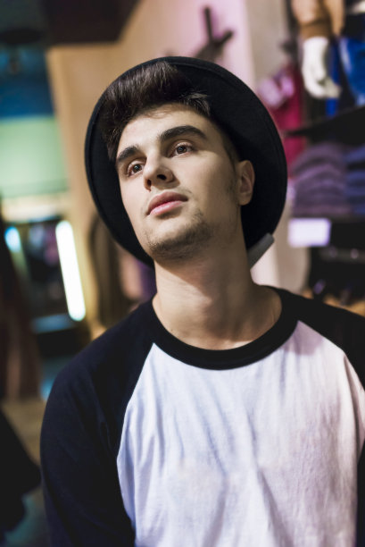 买新衣服图片下载