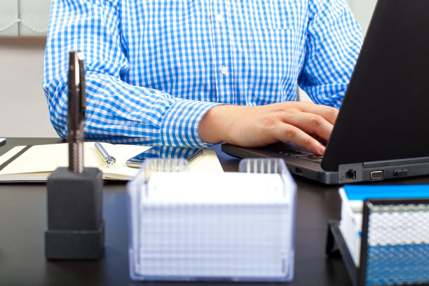 在办公室工作图片下载