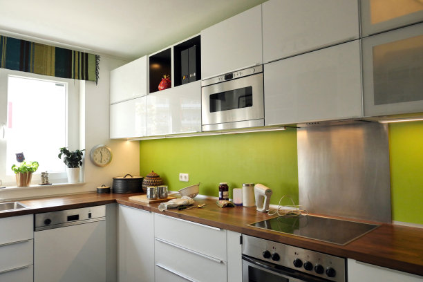 现代家庭厨房用烘焙用具，普通厨房图片下载