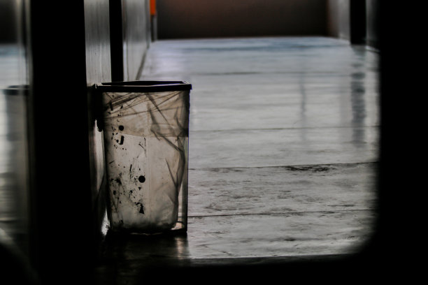 孤独的垃圾图片下载