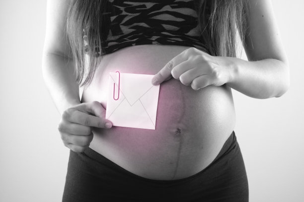 怀孕的女人图片下载