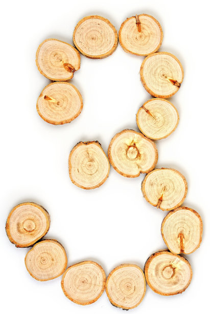 数字由木片在白色的背景图片下载
