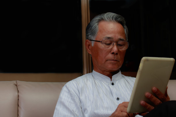 日本资深公民图片下载