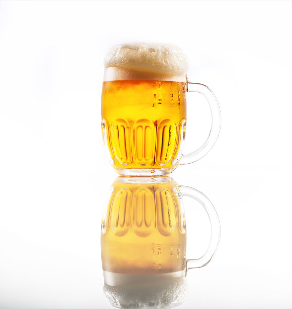 杯子和啤酒图片下载