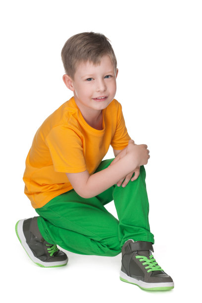 金发碧眼的小男孩图片下载