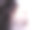 女人手里拿着打开的书图片下载