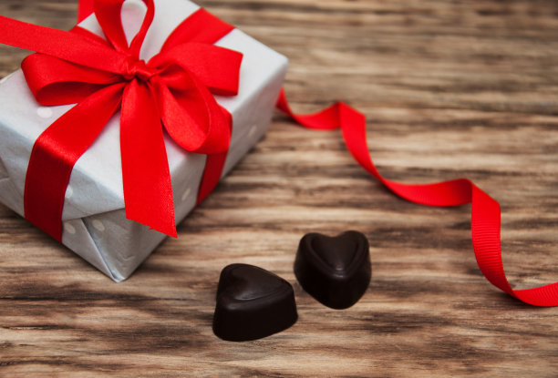 礼品盒和巧克力糖果图片下载