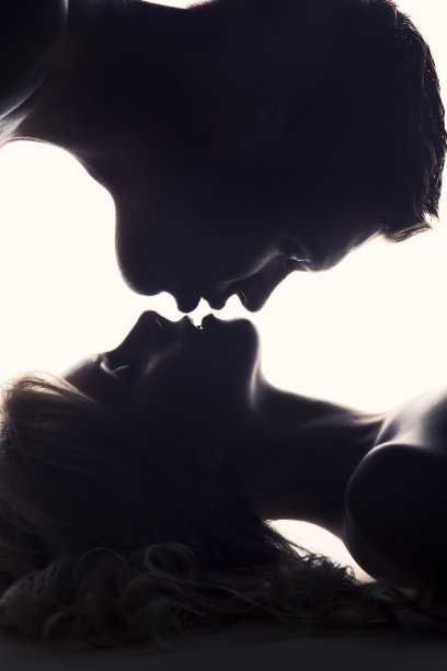 充满激情的夫妇图片下载