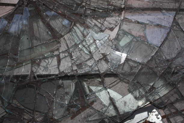 破碎的玻璃图片下载