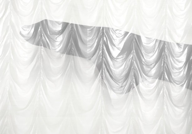 白色优雅窗帘后的女人的黑影脚图片下载