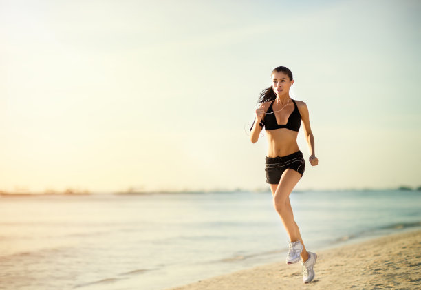 跑步的女人图片下载