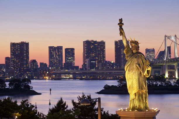 自由女神像的东京湾之夜图片下载