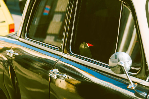 停在街上的旧车，用的是老式过滤器图片下载