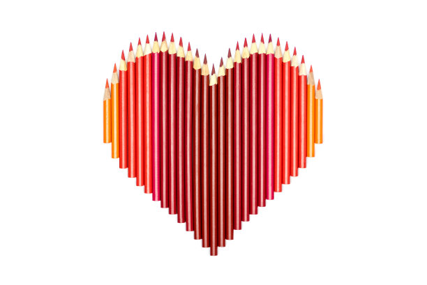 把铅笔涂成红色的心型图片下载