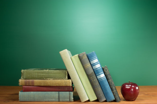 教科书和苹果图片下载