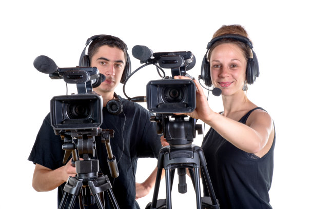 年轻的男人和年轻的女人拿着相机图片下载