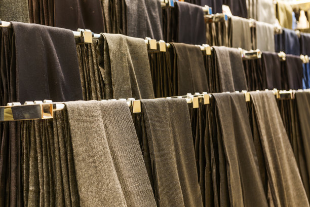 一堆男人的裤子图片下载