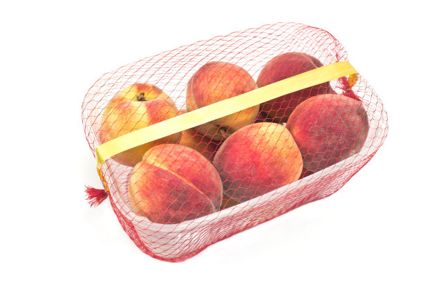 新鲜的桃子在塑料碗孤立在白色图片下载