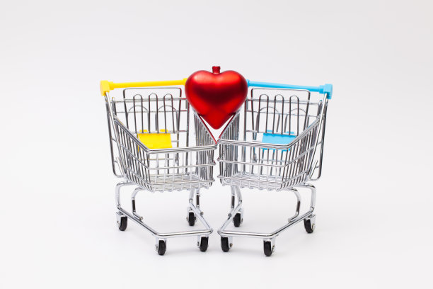 两个购物车和红听见了图片下载