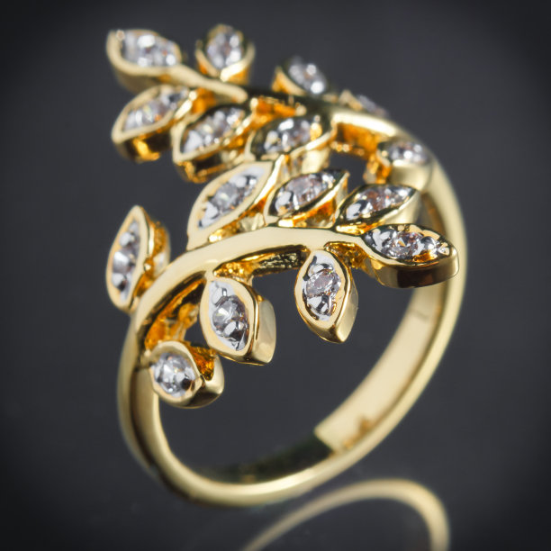 黄金钻石戒指图片下载