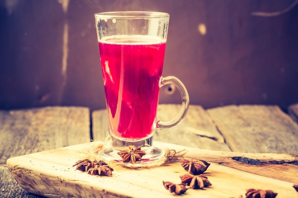 热红酒酒杯的复古照片图片下载