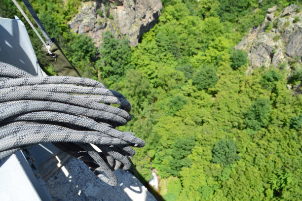 准备蹦极的绳子细节图片下载