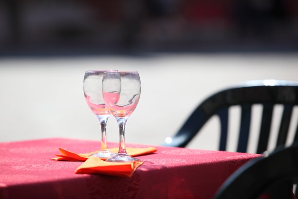 特写图片准备一个没有水的杯子图片下载