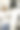 年轻女性在挑选衣服图片下载
