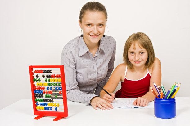 快乐的学生和老师一起学习图片下载