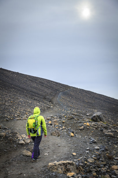 在Hverfjall火山口徒步旅行图片下载