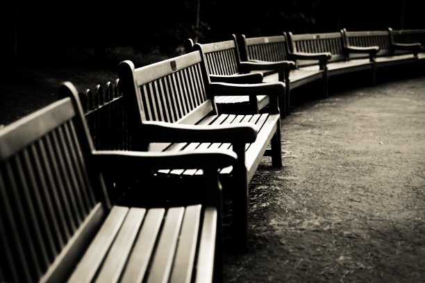 一排排的长凳图片下载