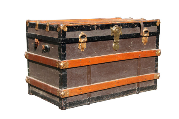 孤立的老树干图片下载