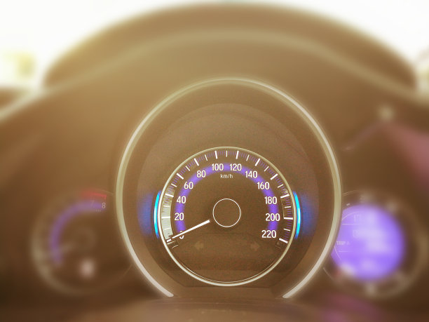 近距离图片的控制台在现代汽车。在左上角添加了人造光。图片下载