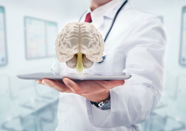 带着听诊器和脑浆的医生图片下载