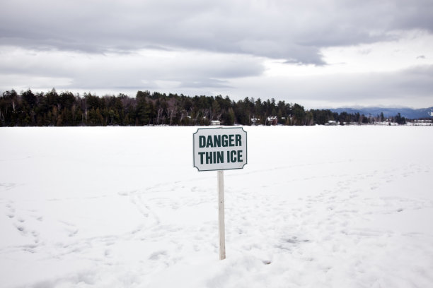 危险薄冰图片下载